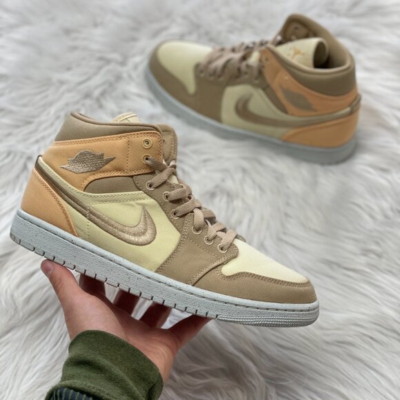 Nike Air Jordan 1 Womens Sportswear Shoes Brown DV0427-102 VNDS Sz 9.5 - Picture 1 of 7